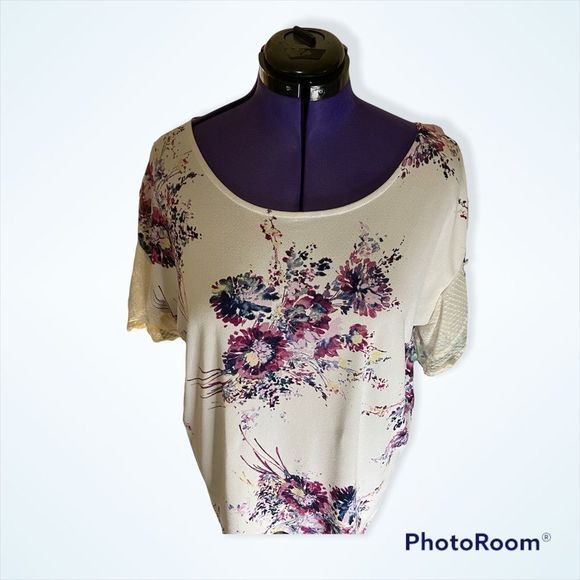 ♦️ Maurice’s Floral Top w/ Flutter Sleeves - Picture 1 of 6